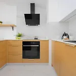 Nowoczesny Z Balkonem I Miejscem Parkingowym Ursus By Renters Daire Varşova