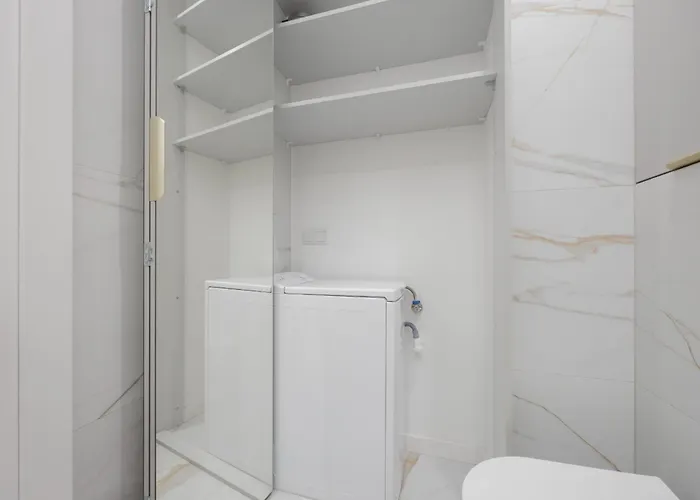 Nowoczesny Z Balkonem I Miejscem Parkingowym Ursus By Renters *