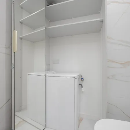 Nowoczesny Z Balkonem I Miejscem Parkingowym Ursus By Renters *